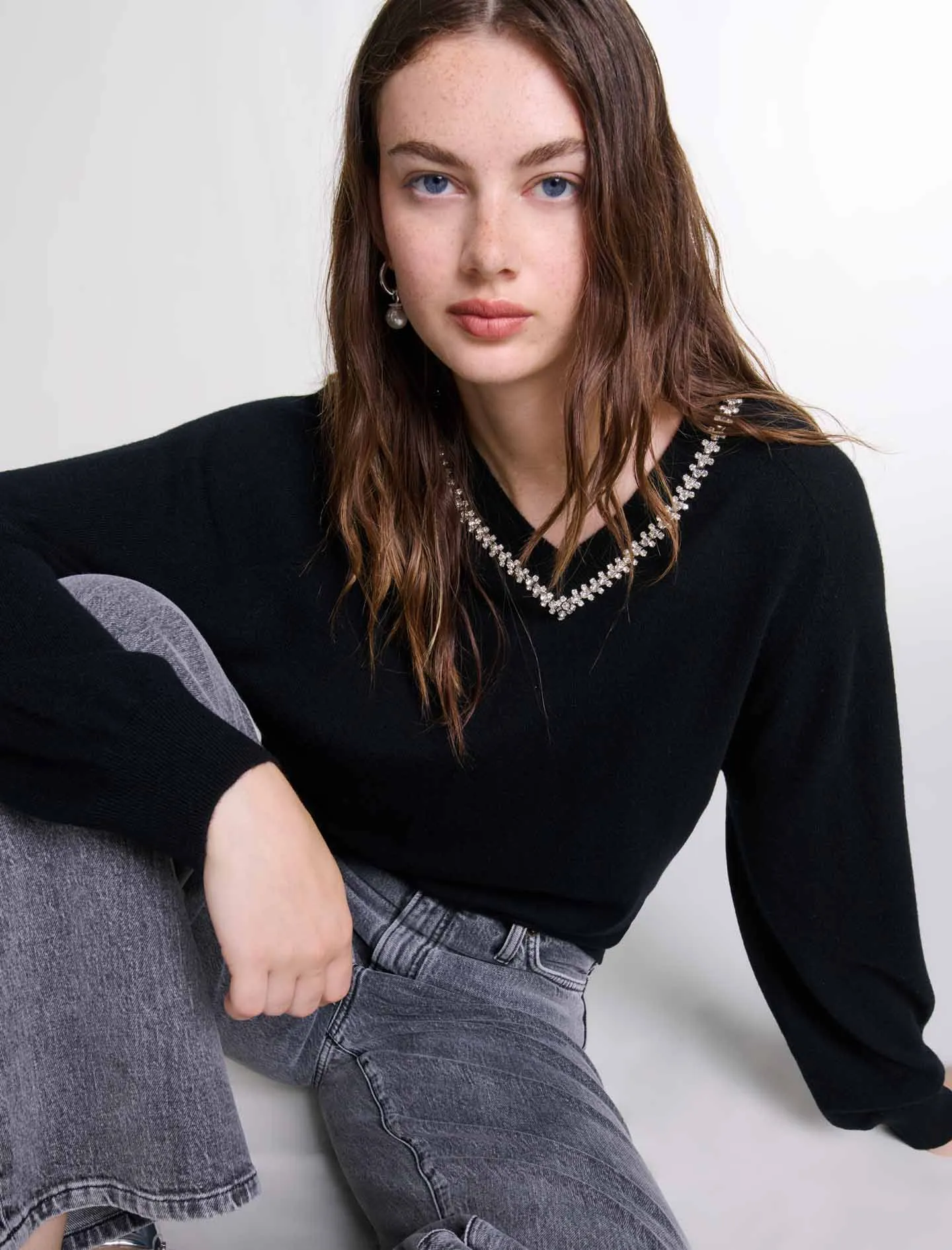 Knit jumper with rhinestone neck