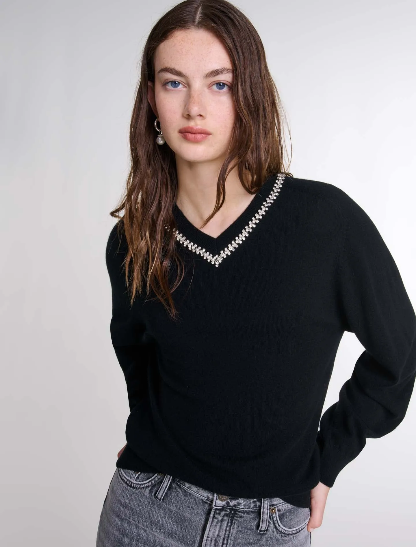 Knit jumper with rhinestone neck