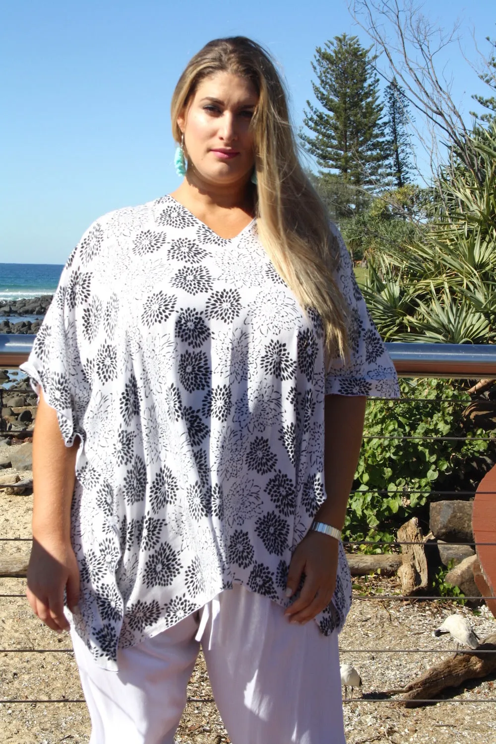 Short Kaftan Black And White Flower